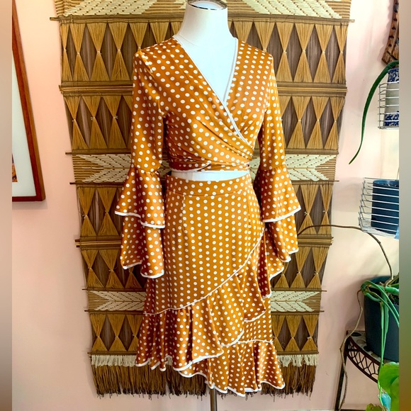 L'ATISTE Dresses & Skirts - BNWT L’Atiste 2 Piece Tan and White Polka Dot Flouncy Skirt & Wrap Blouse Set